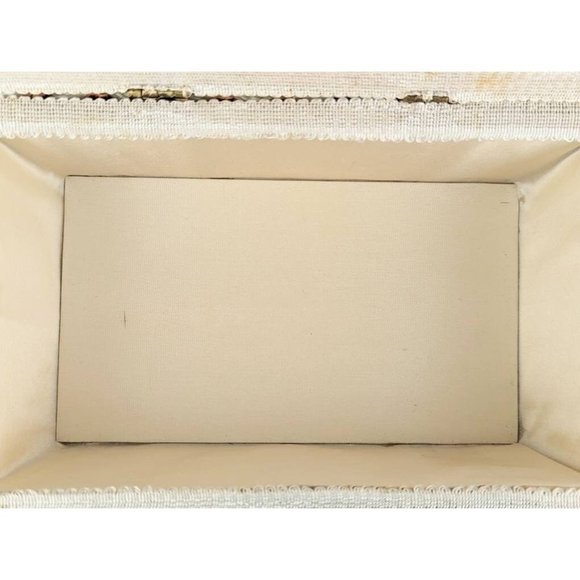 Vintage 1950s Wicker Sewing Box Red Paisley Fabric Lid with Built-in Pin Cushion - Picture 6 of 10